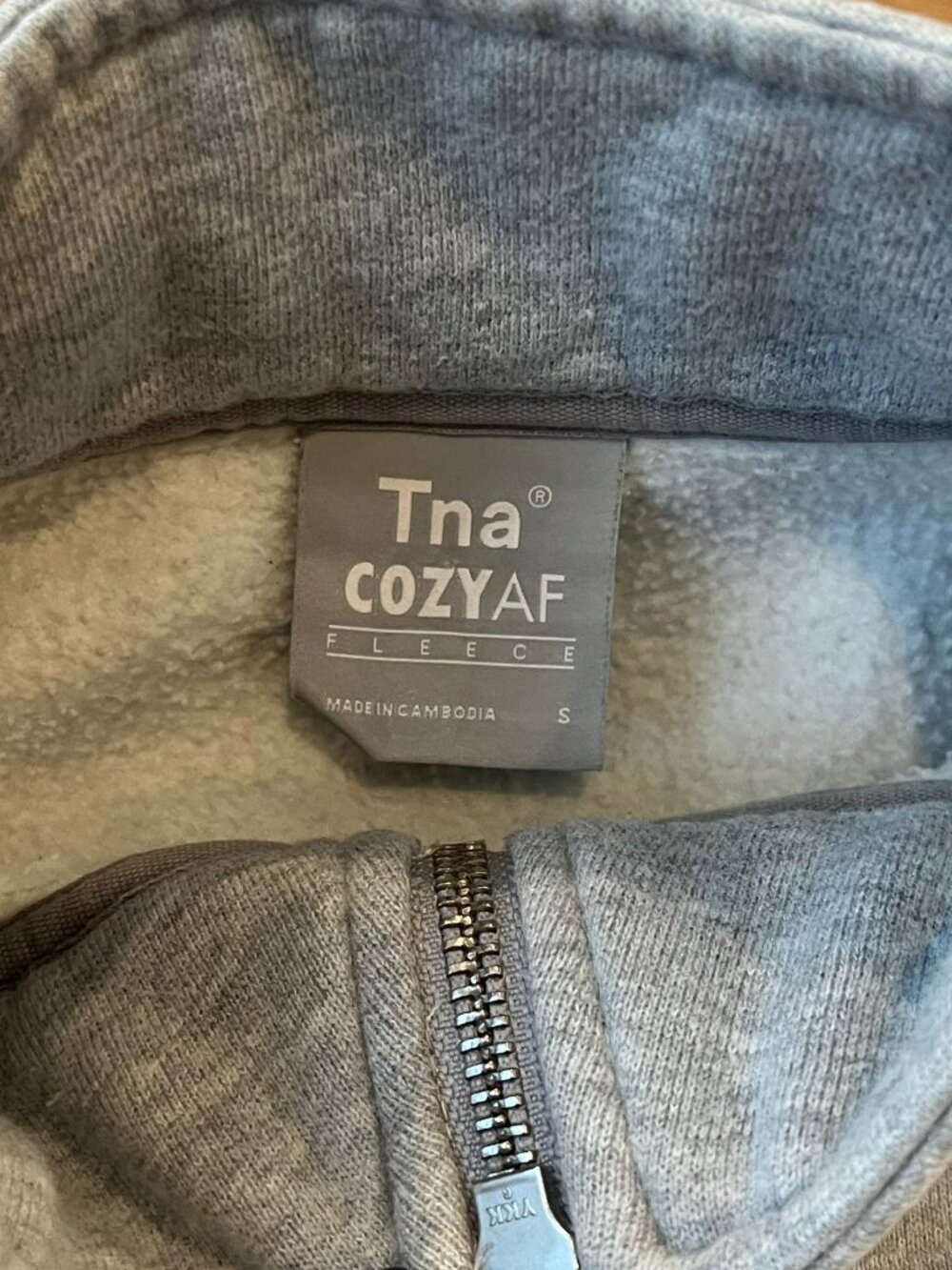 Aritzia TNA Cozy AF Fleece 1/2 Zip Cropped Sweatshirt Light Grey Size Small - Picture 3 of 7